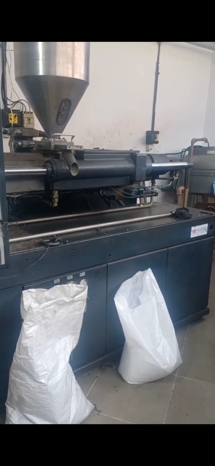 Injetora Demag 60 Tons